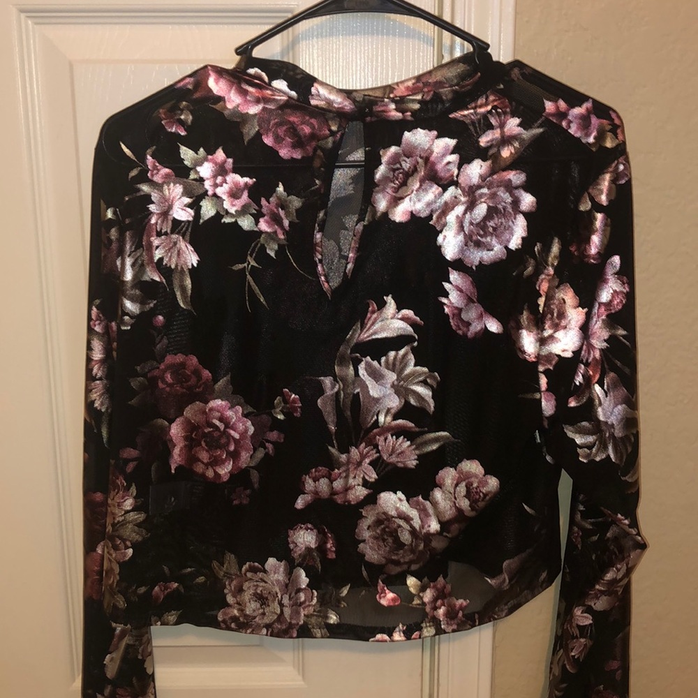 Mesh floral long sleeve w/ black long sleeve - Picture 2 of 8